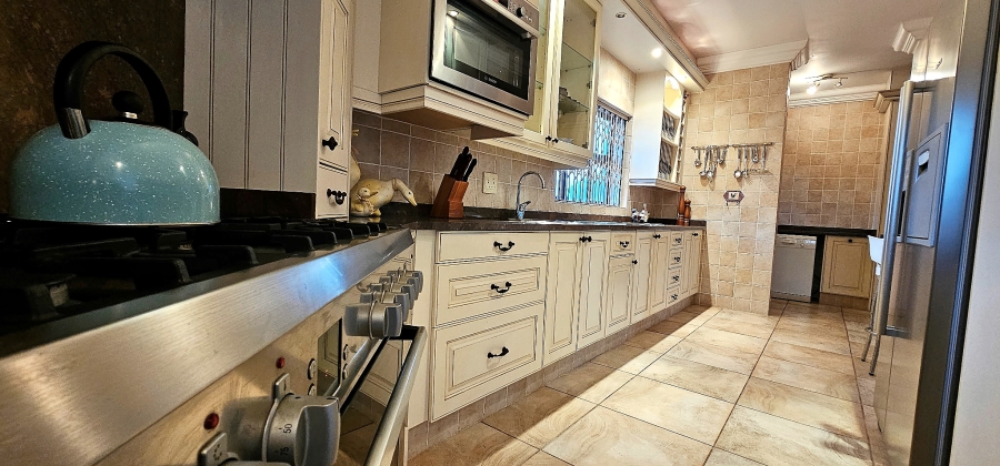 7 Bedroom Property for Sale in Myburgh Park Western Cape